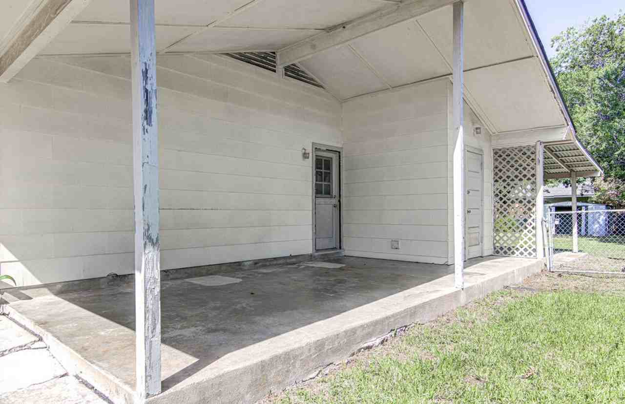 8406 Burrell Dr - Photo 3 of 25