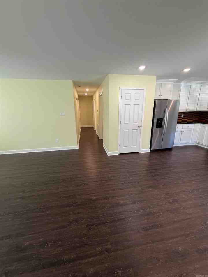 211 Thomas Dr - Photo 2 of 19