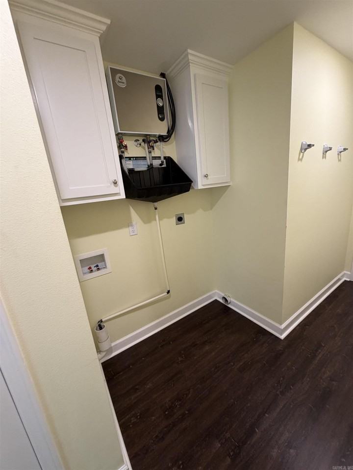 211 Thomas Dr - Photo 6 of 19