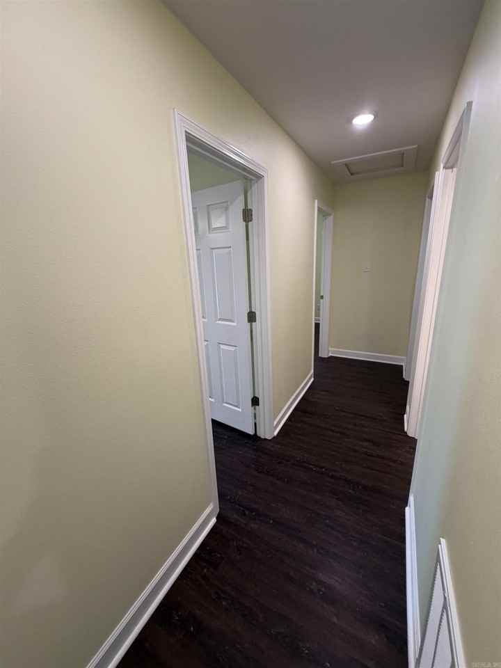 211 Thomas Dr - Photo 7 of 19