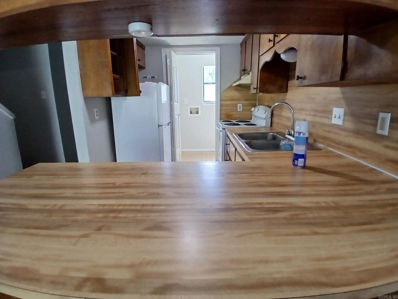 705 S Spring St - Photo 5 of 10