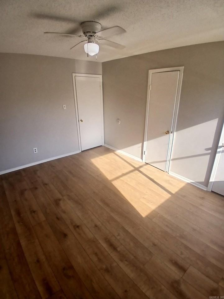 705 S Spring St - Photo 6 of 10