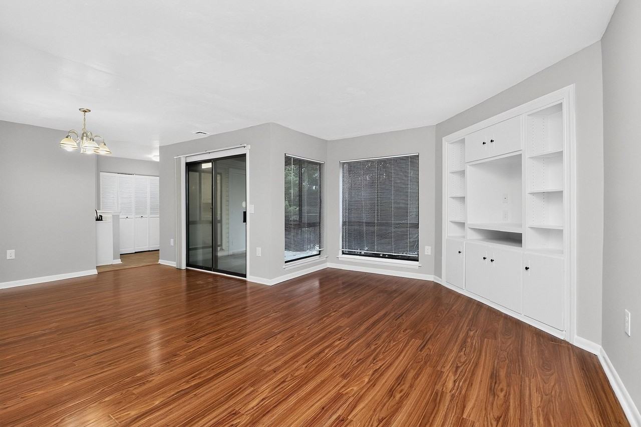 4804 Spring Lake Dr Apt C - Photo 2 of 21