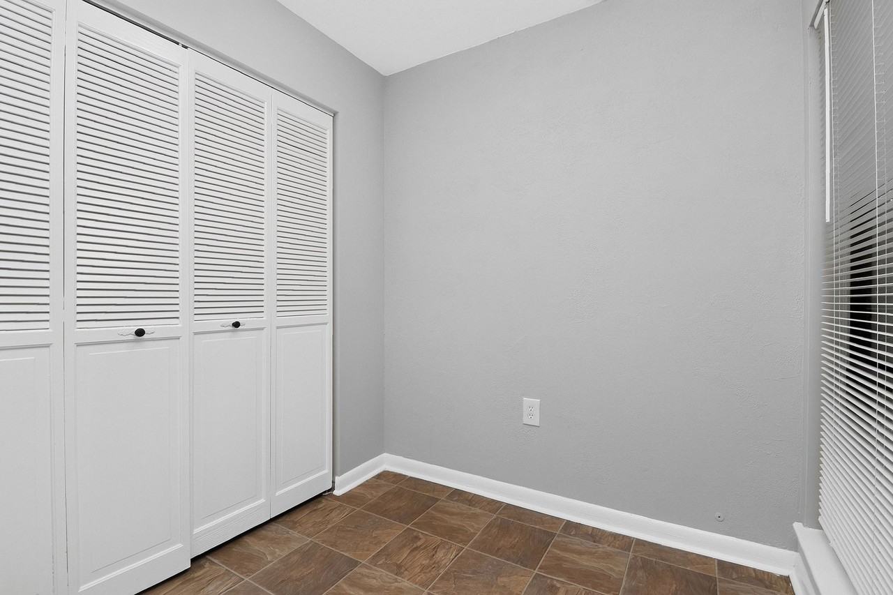 4804 Spring Lake Dr Apt C - Photo 5 of 21