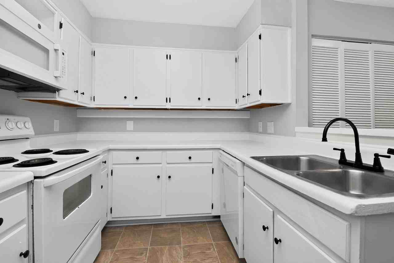 4804 Spring Lake Dr Apt C - Photo 7 of 21