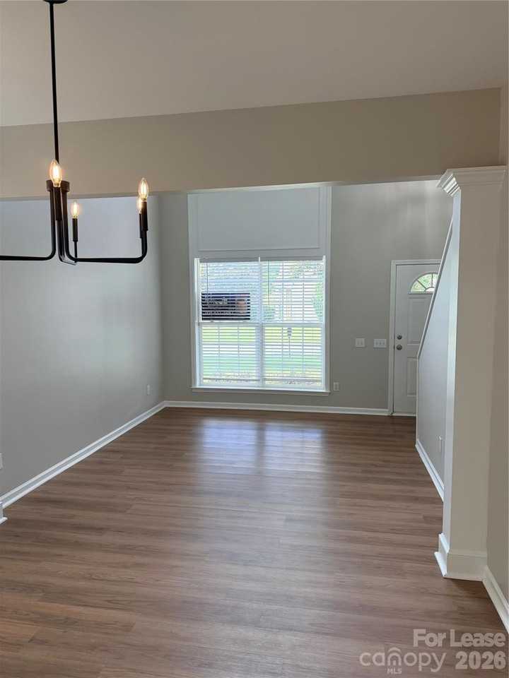 2435 Normancrest Ct - Photo 7 of 34