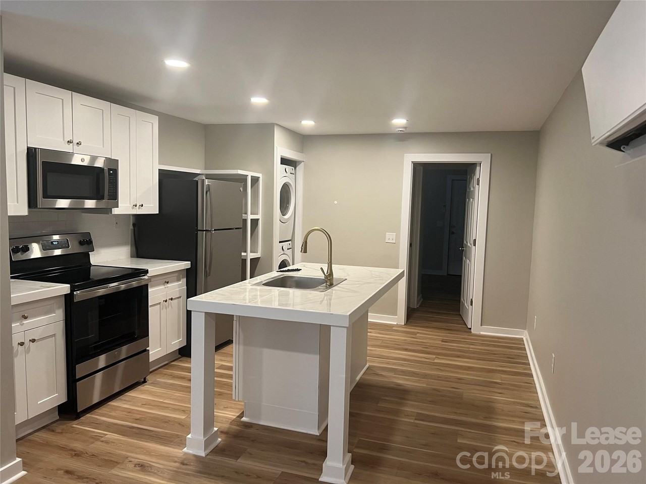 532 N Church St - Photo 5 of 10
