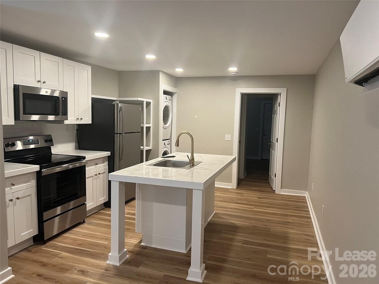 532 N Church St - Photo 6 of 10