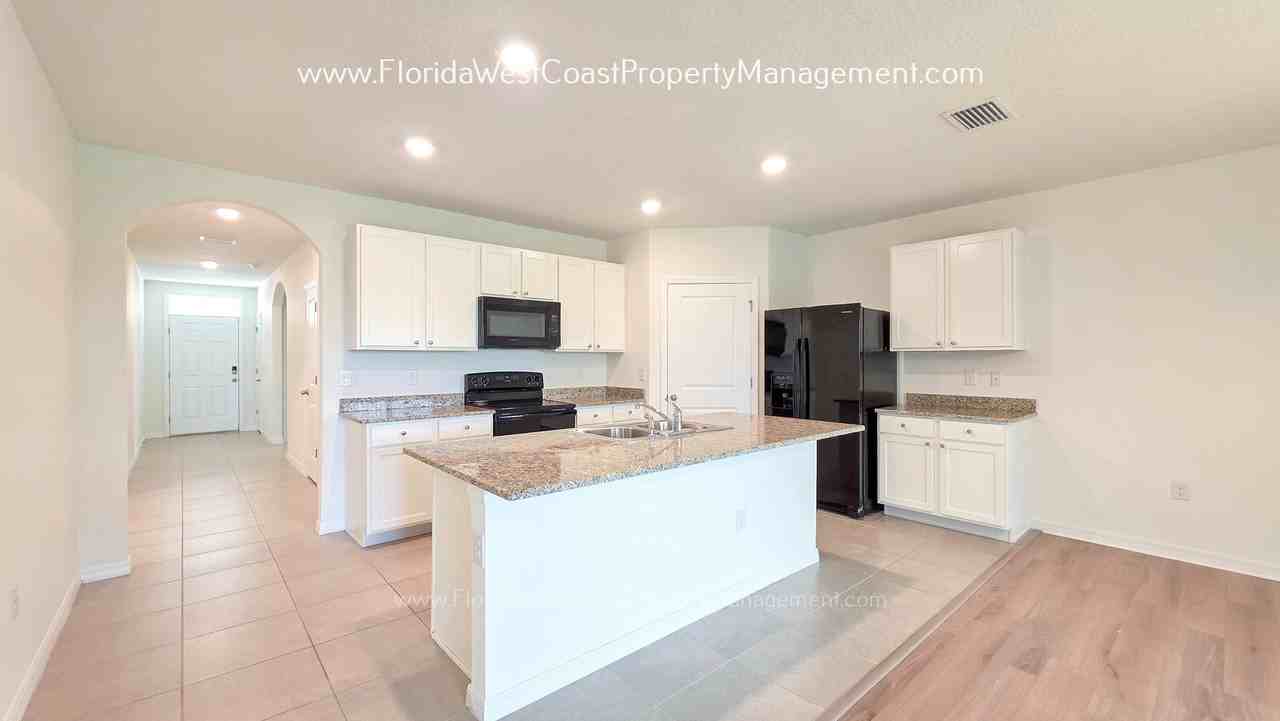 2836 Greenleaf Ter - Photo 4 of 46