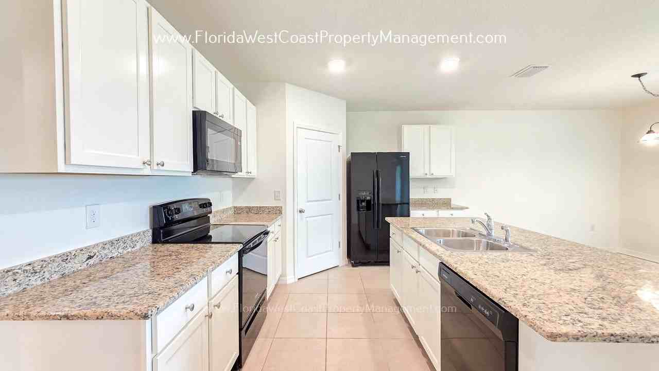 2836 Greenleaf Ter - Photo 6 of 46