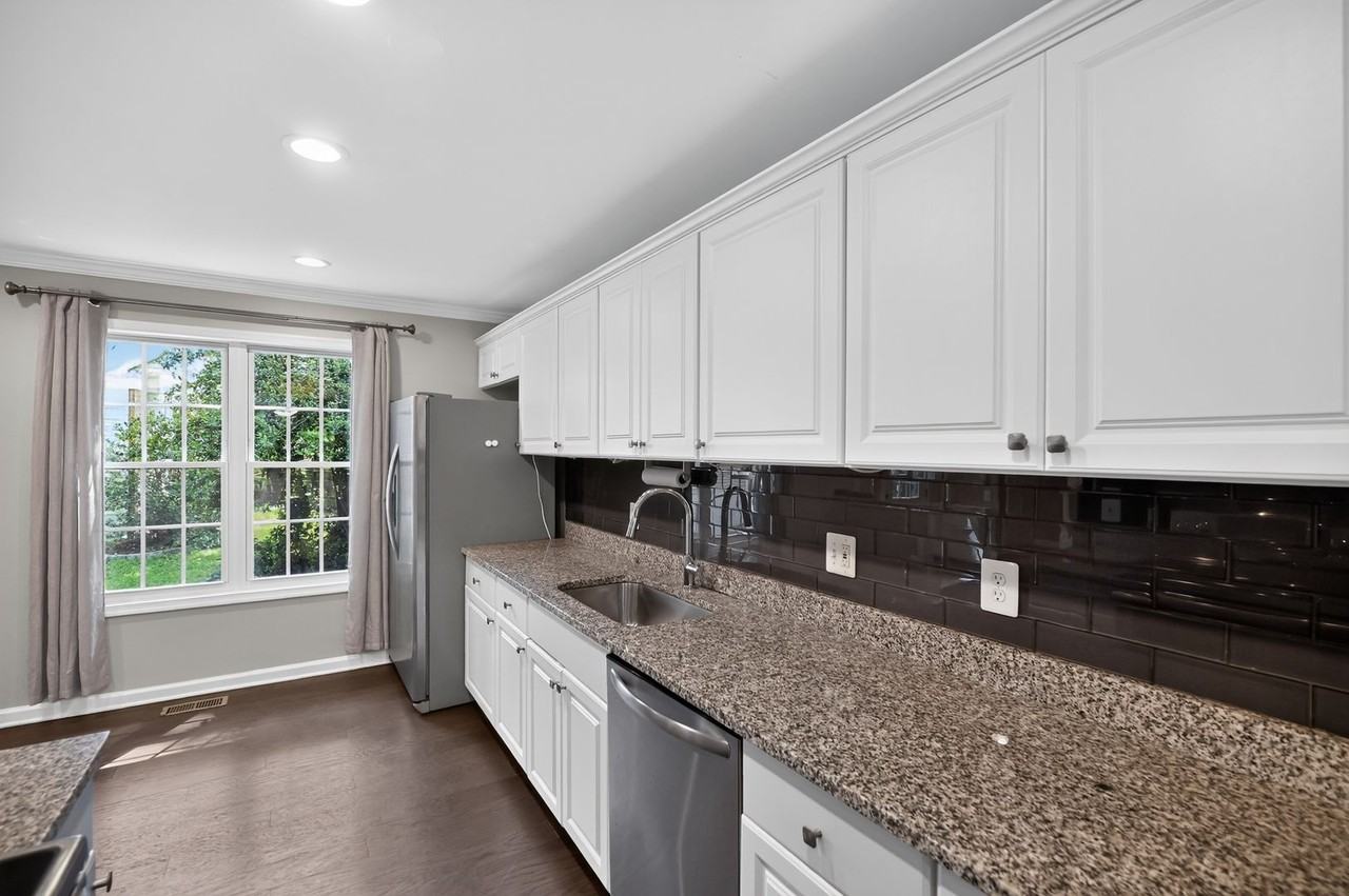 6176 Martins Landing Ct - Photo 6 of 35