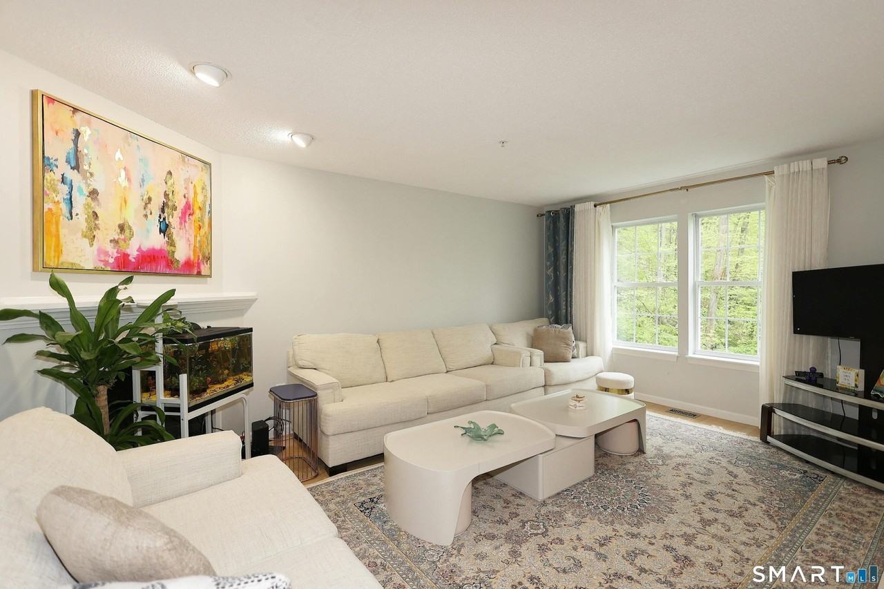 633 Danbury Rd #22 - Photo 4 of 30