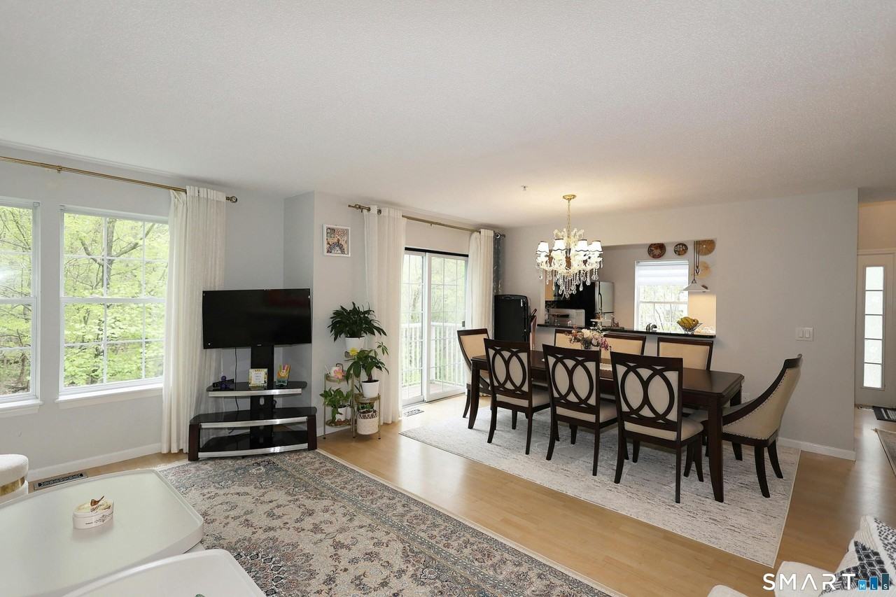 633 Danbury Rd #22 - Photo 5 of 30