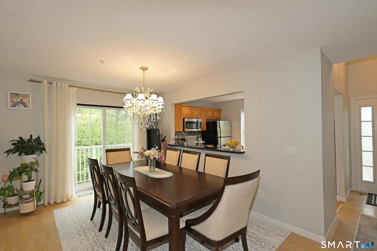 633 Danbury Rd #22 - Photo 7 of 30