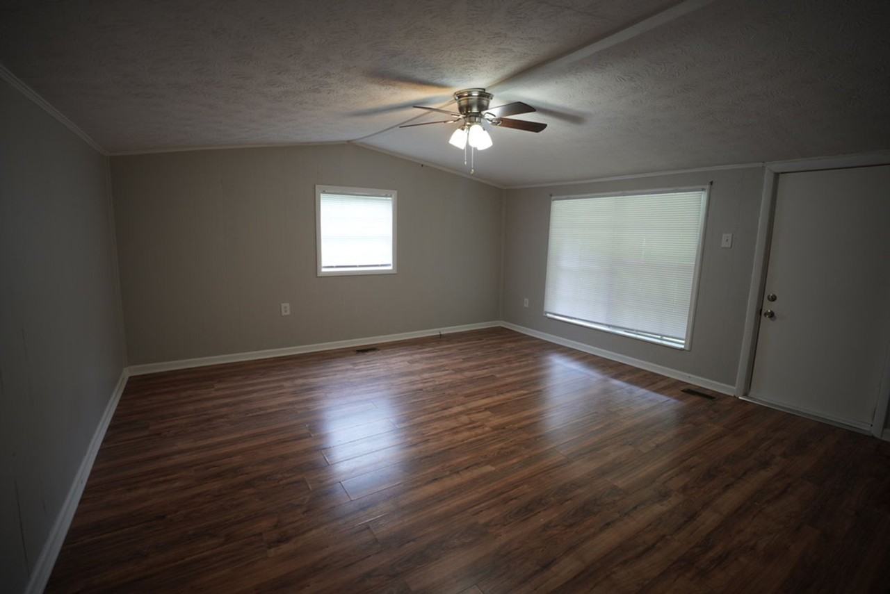 1415 Hatcher Ave Se - Photo 3 of 11