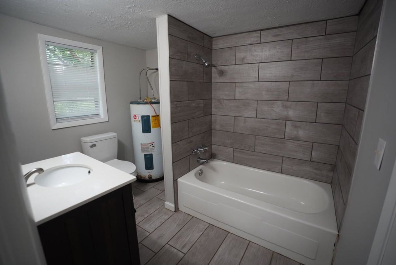 1415 Hatcher Ave Se - Photo 5 of 11