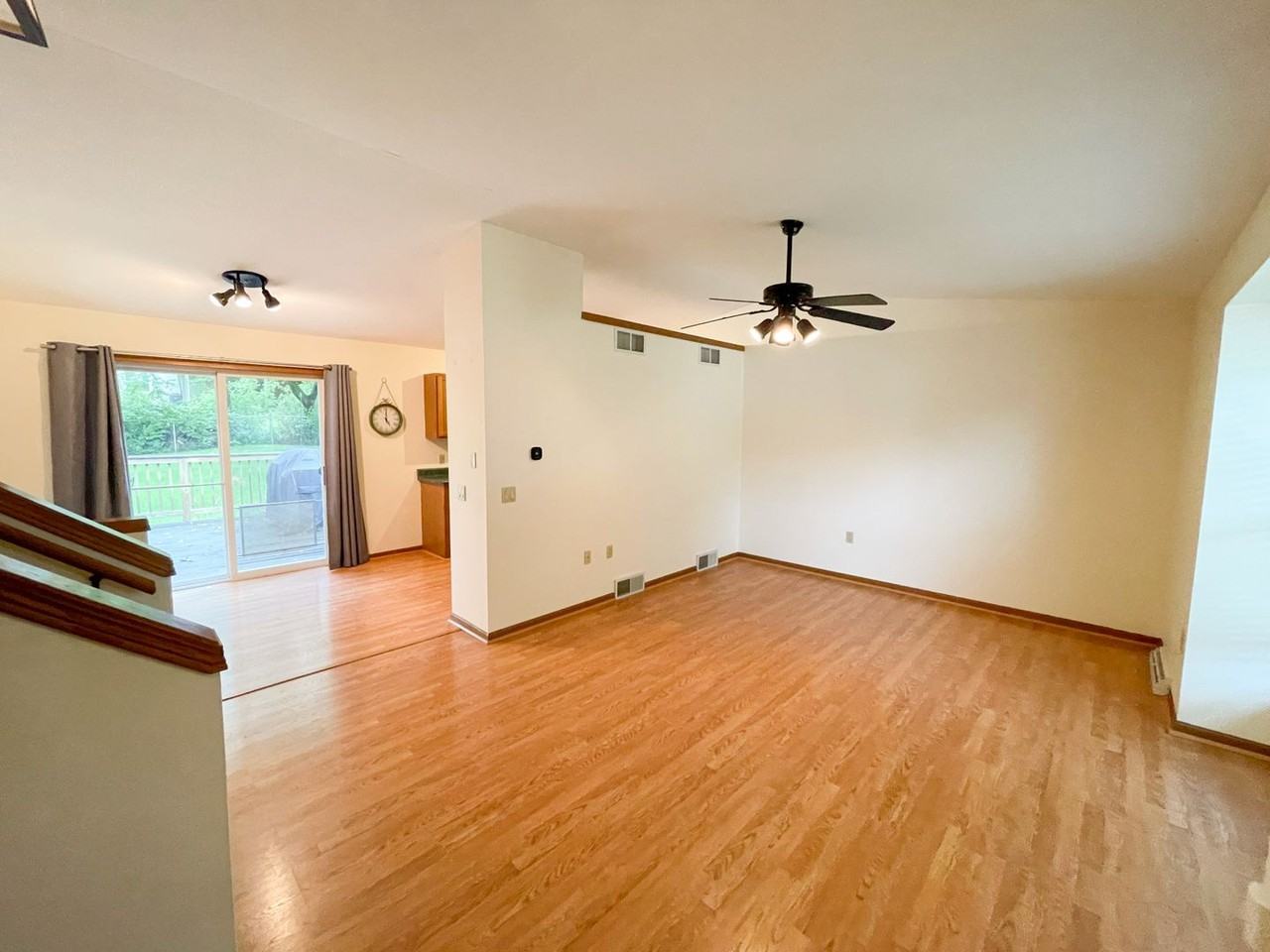 2820 Warner Ln - Photo 3 of 25