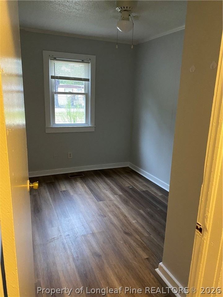 1146 Parker Dr - Photo 5 of 9