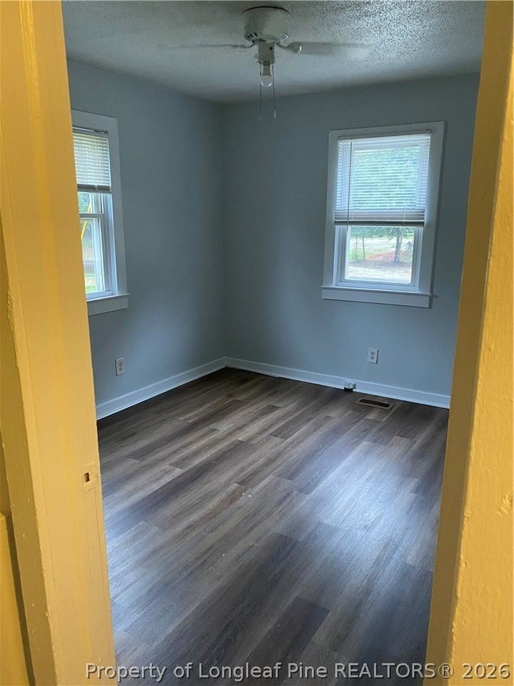 1146 Parker Dr - Photo 6 of 9