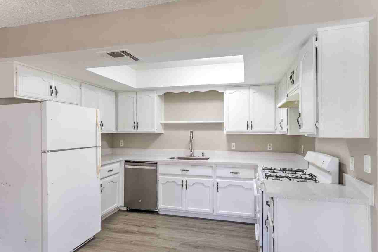 6647 W Tropicana Ave - Photo 2 of 17