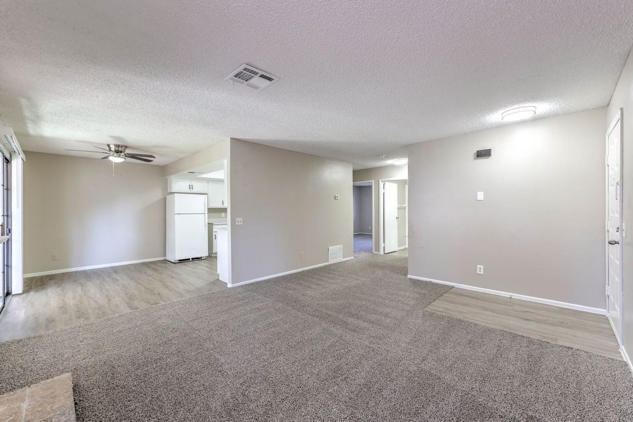 6647 W Tropicana Ave - Photo 4 of 17