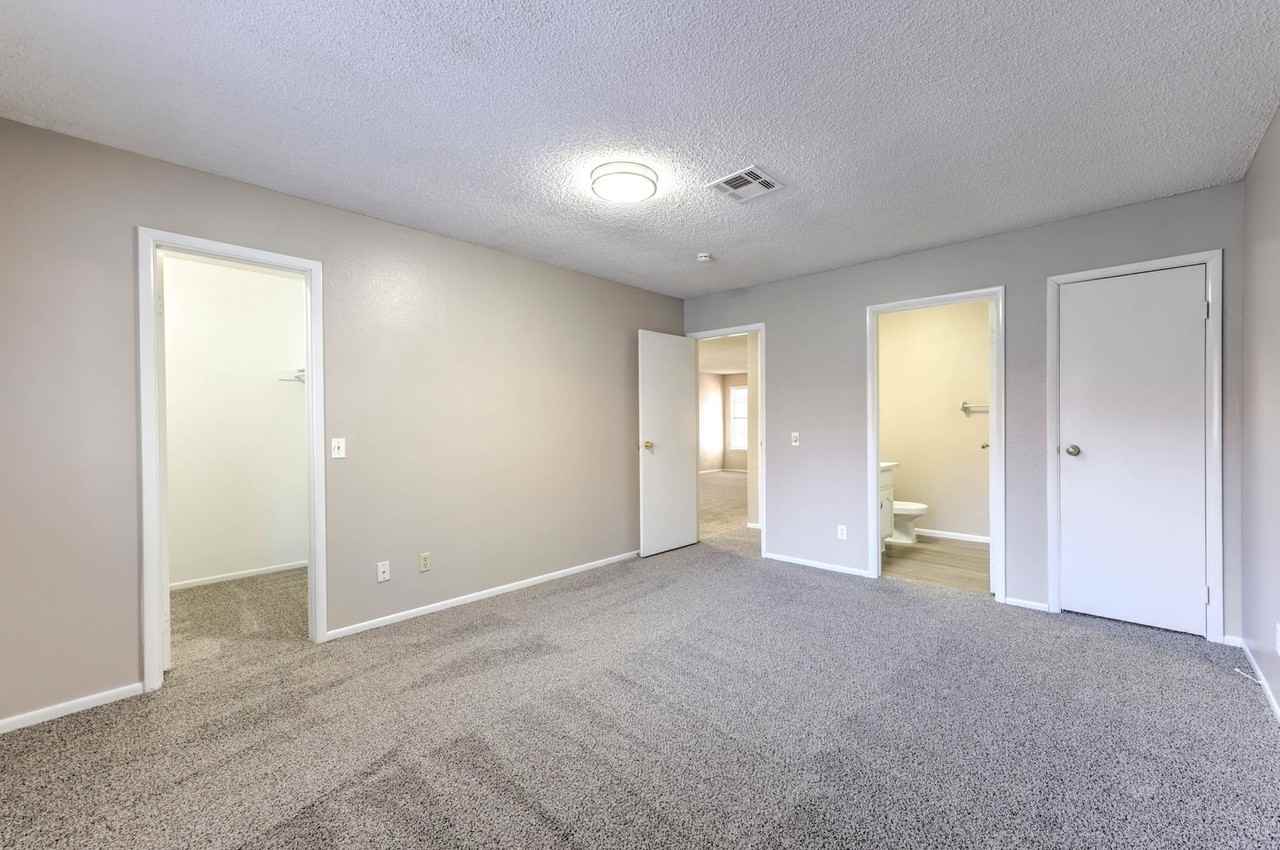6647 W Tropicana Ave - Photo 5 of 17