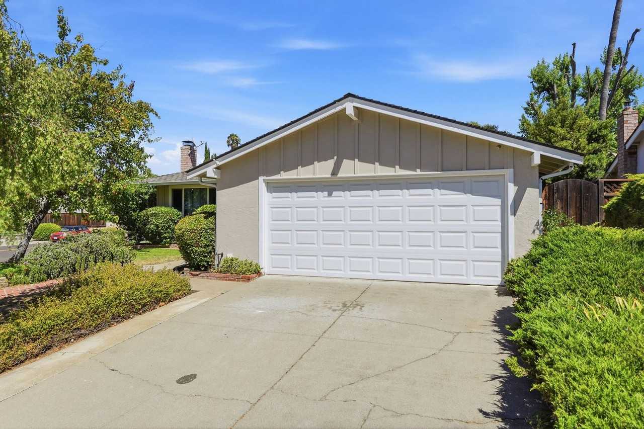5880 Taormino Ave - Photo 3 of 41