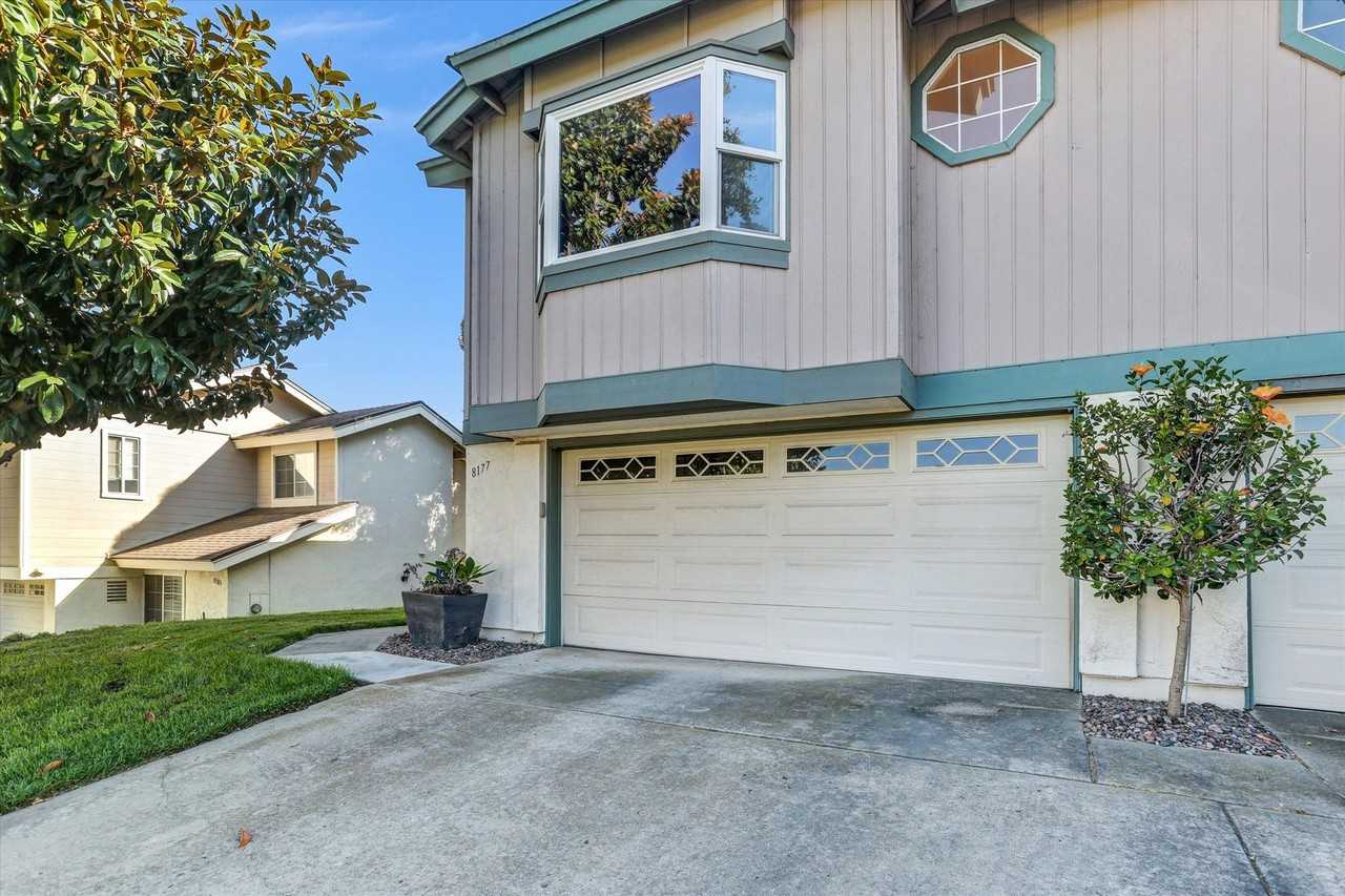 8177 Mission Vista Dr - Photo 2 of 30