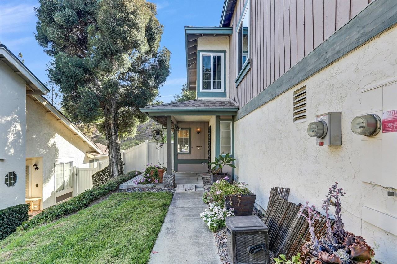 8177 Mission Vista Dr - Photo 3 of 30