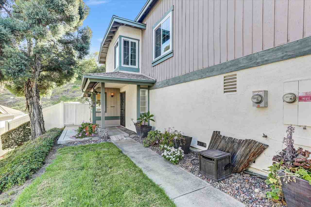8177 Mission Vista Dr - Photo 4 of 30