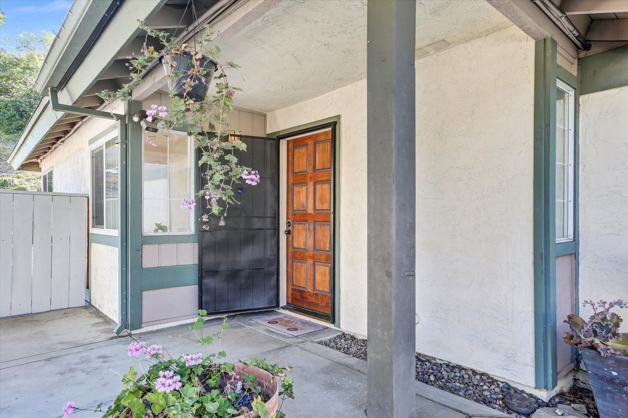 8177 Mission Vista Dr - Photo 5 of 30