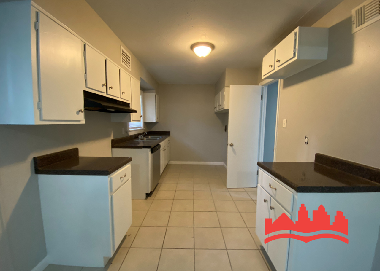 3139 Edgeware Rd S - Photo 6 of 20