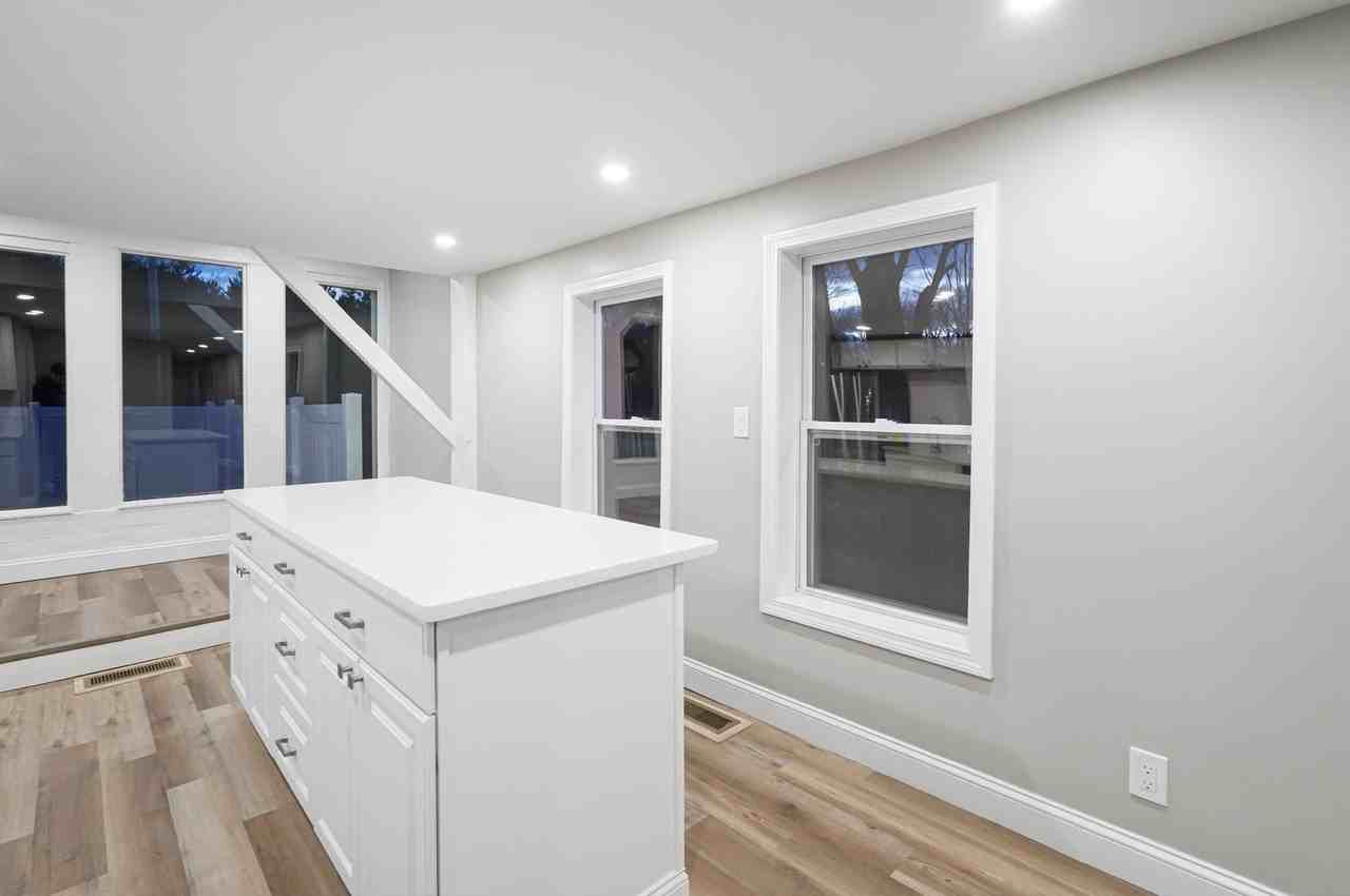 98 Southville Rd - Photo 5 of 43