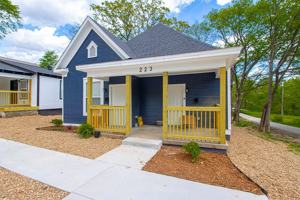 featured image of 223 S Park St