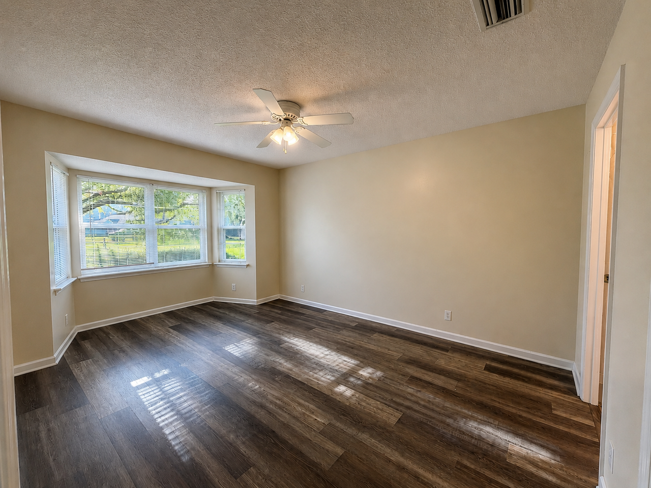 212 Muskogee Ct - Photo 3 of 16