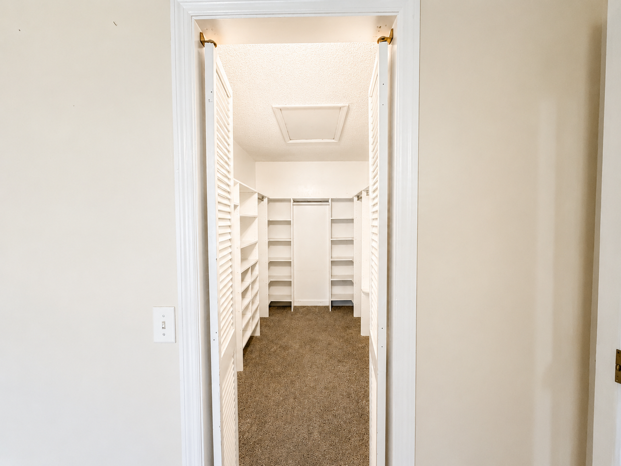 212 Muskogee Ct - Photo 4 of 16