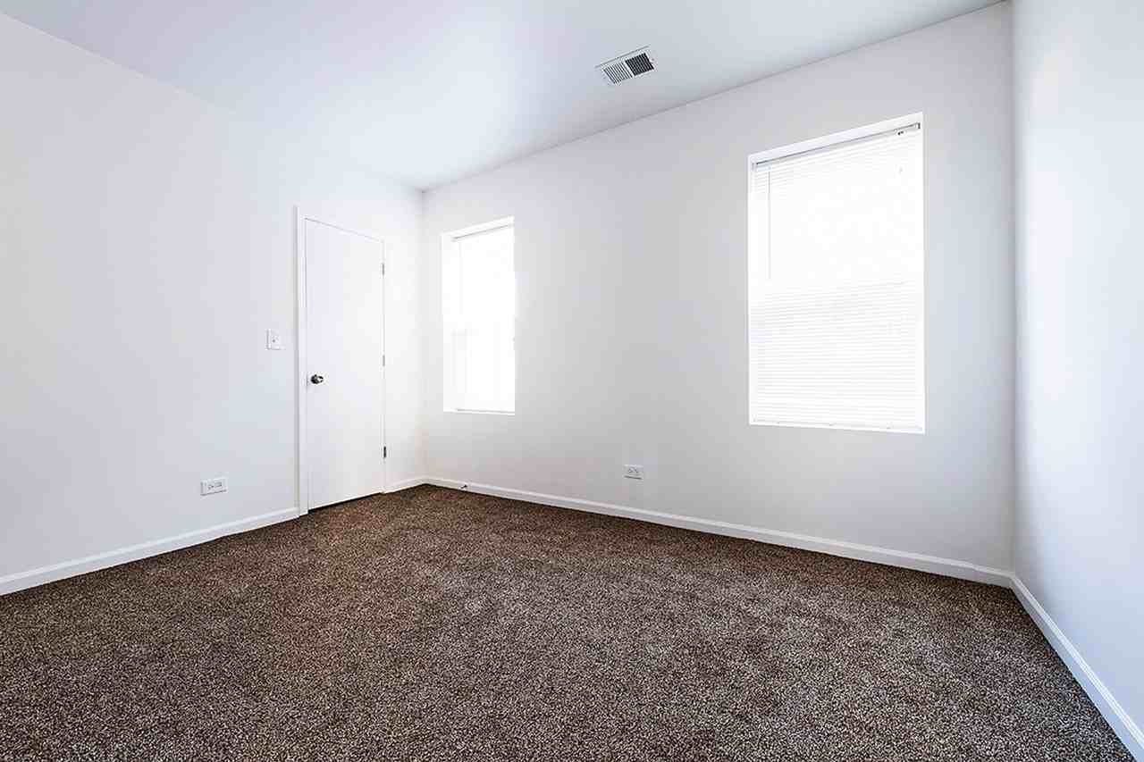 7938 S Hermitage - Photo 4 of 25