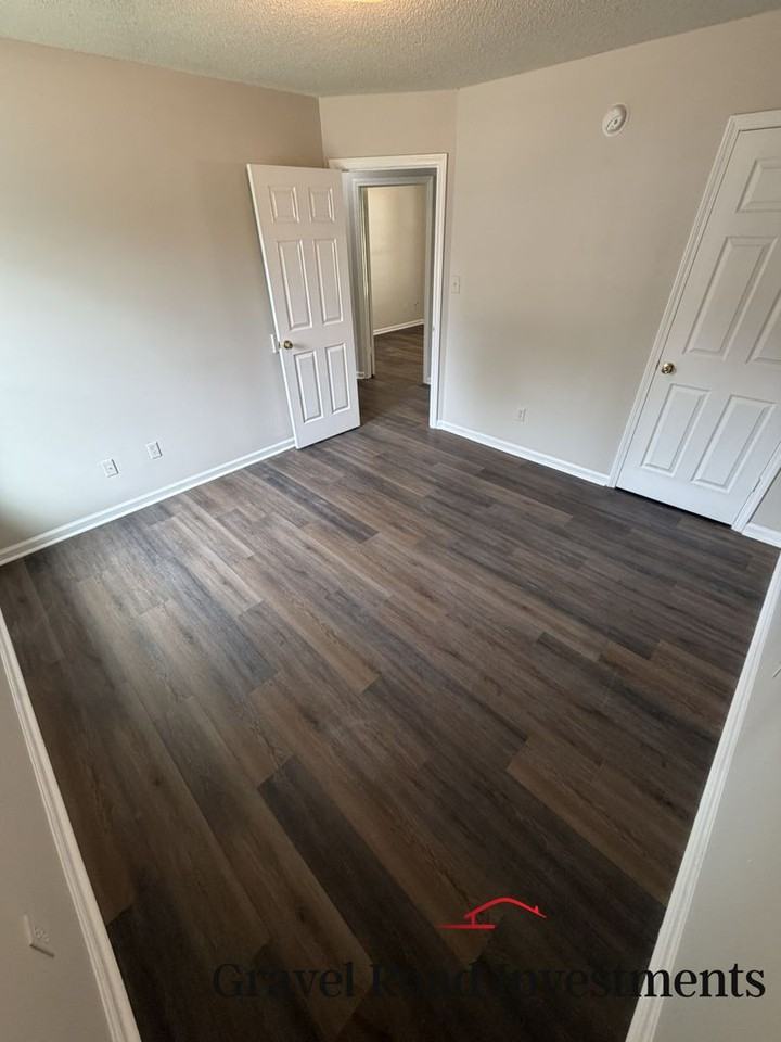 2318 Fosters Ferry Rd - Photo 4 of 16