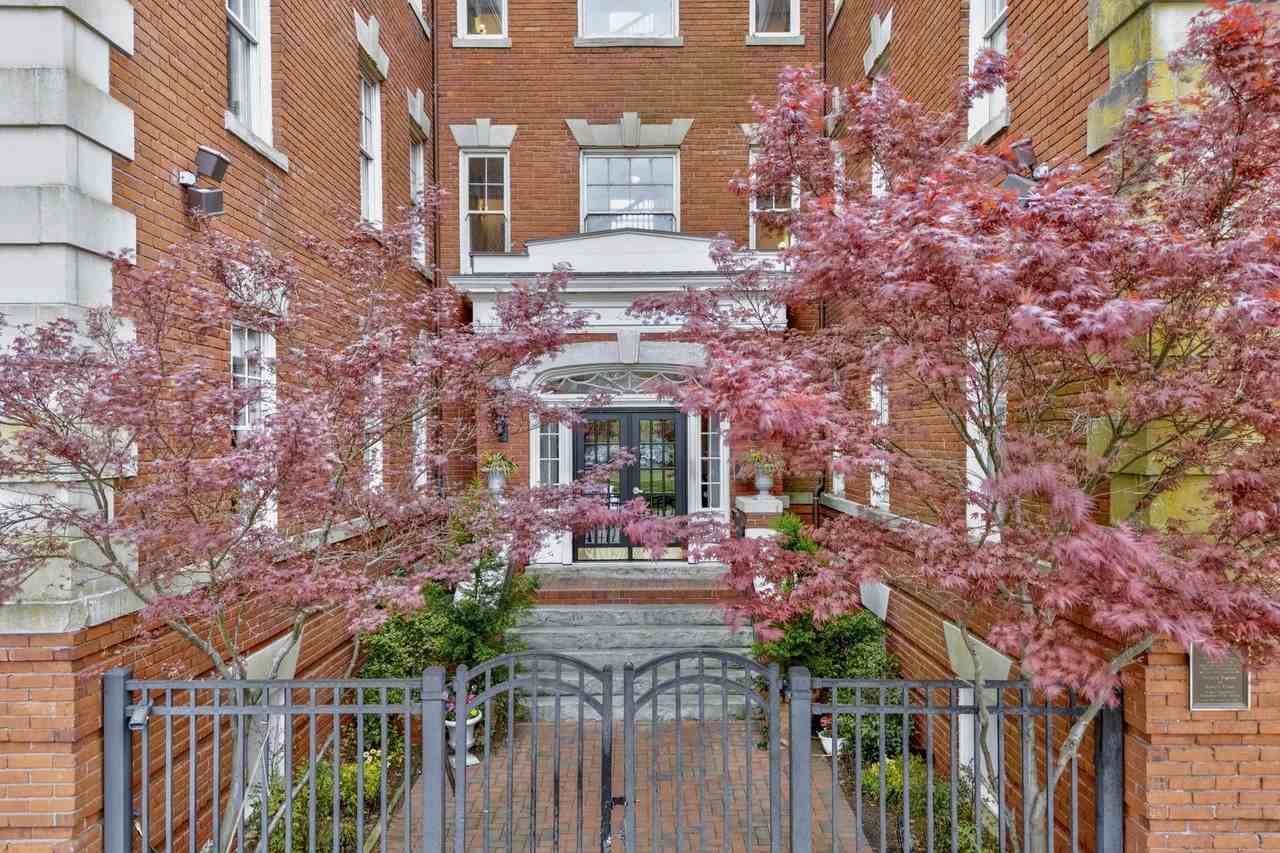 429 York St #3A - Photo 2 of 49