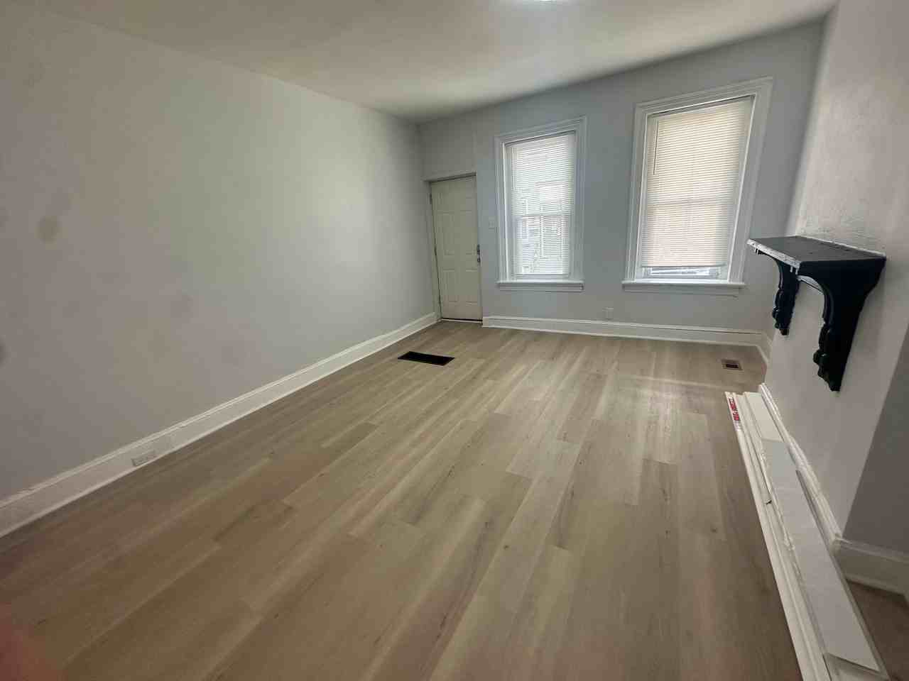1832 N Bucknell St - Photo 2 of 33