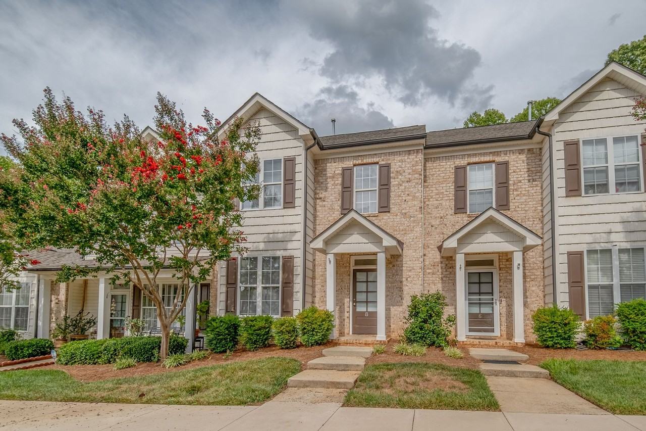 8 Hydrangea Ct - Photo 2 of 32
