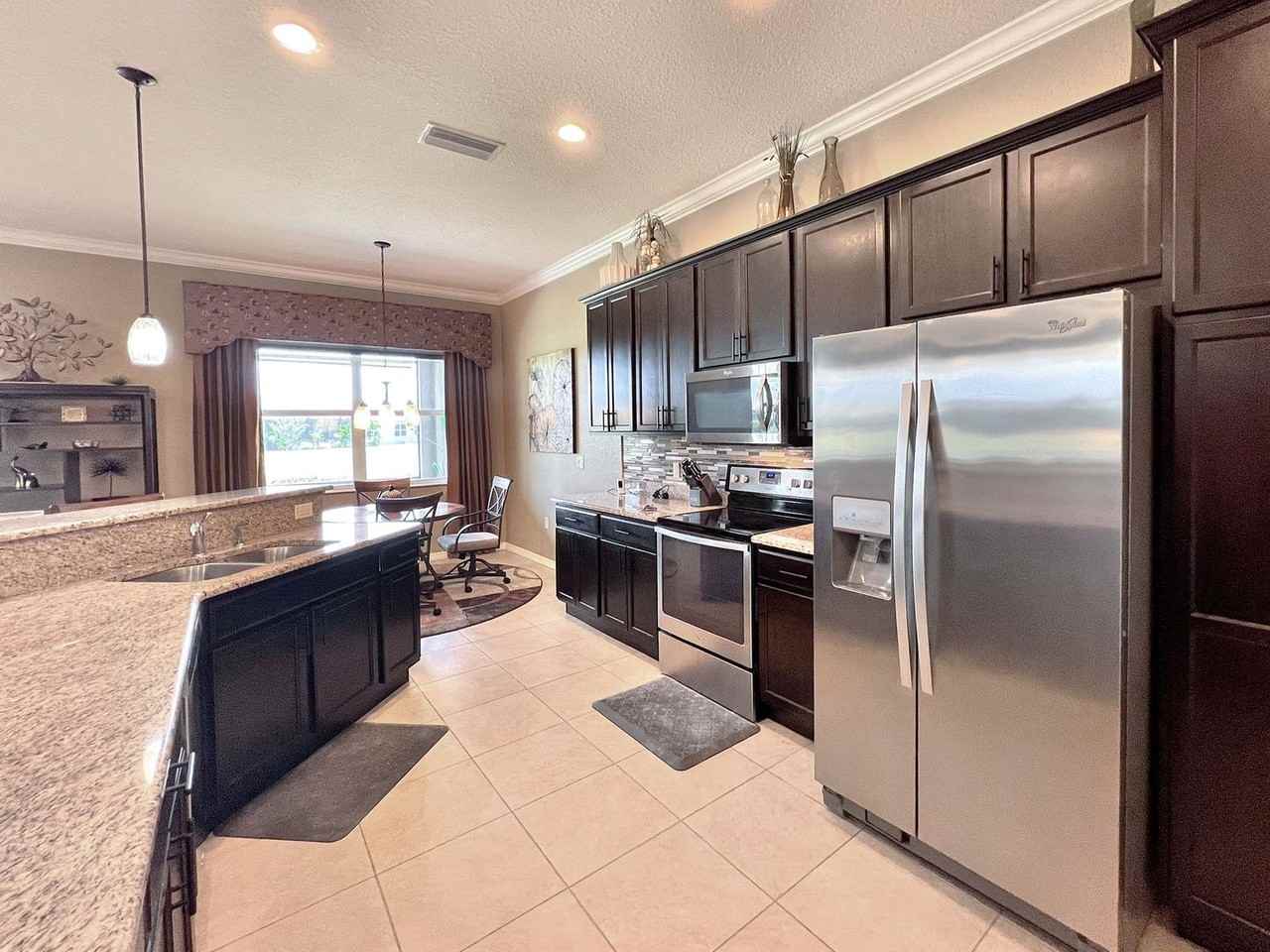 5225 Pebble Beach Blvd - Photo 5 of 16