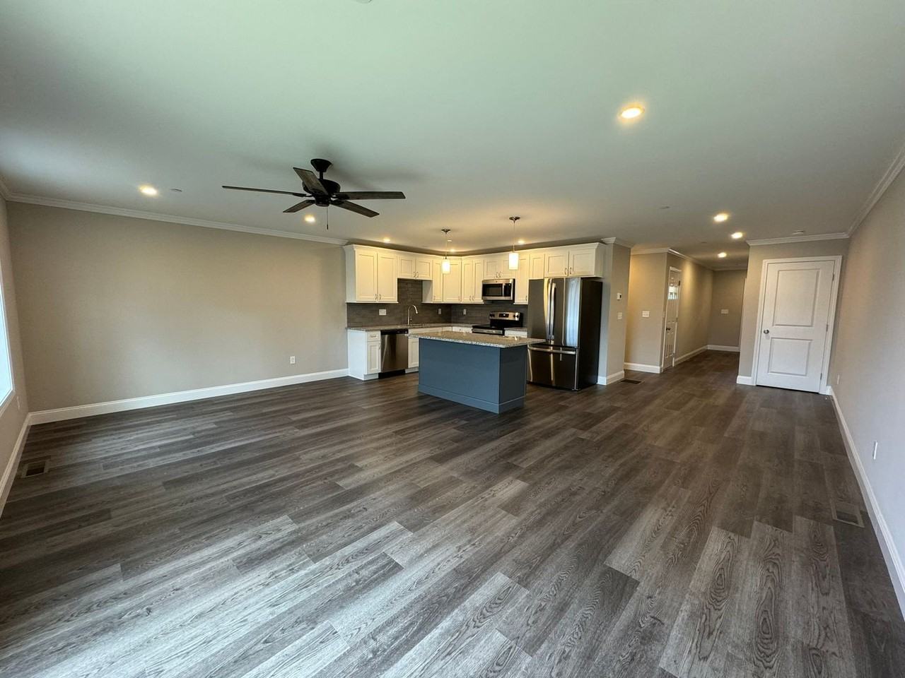 108 Mammoth Rd - Photo 3 of 19