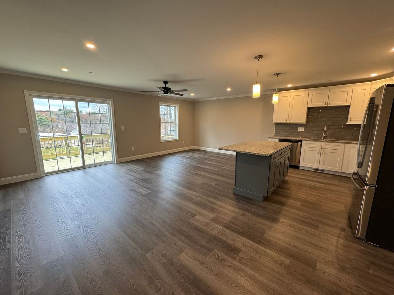 108 Mammoth Rd - Photo 4 of 19