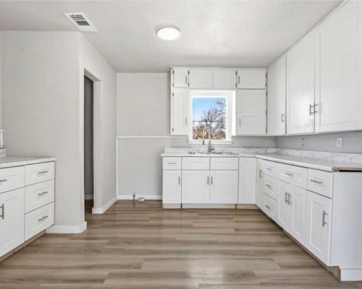 2814 40th St - Photo 4 of 10