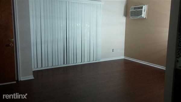 35920 Main St - Photo 2 of 6