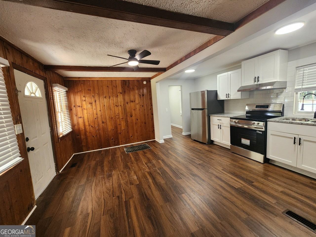 4118 Fairview Dr - Photo 3 of 12
