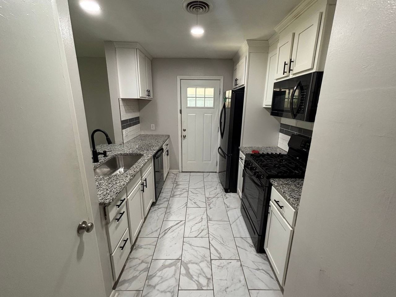 7515 N St - Photo 3 of 10