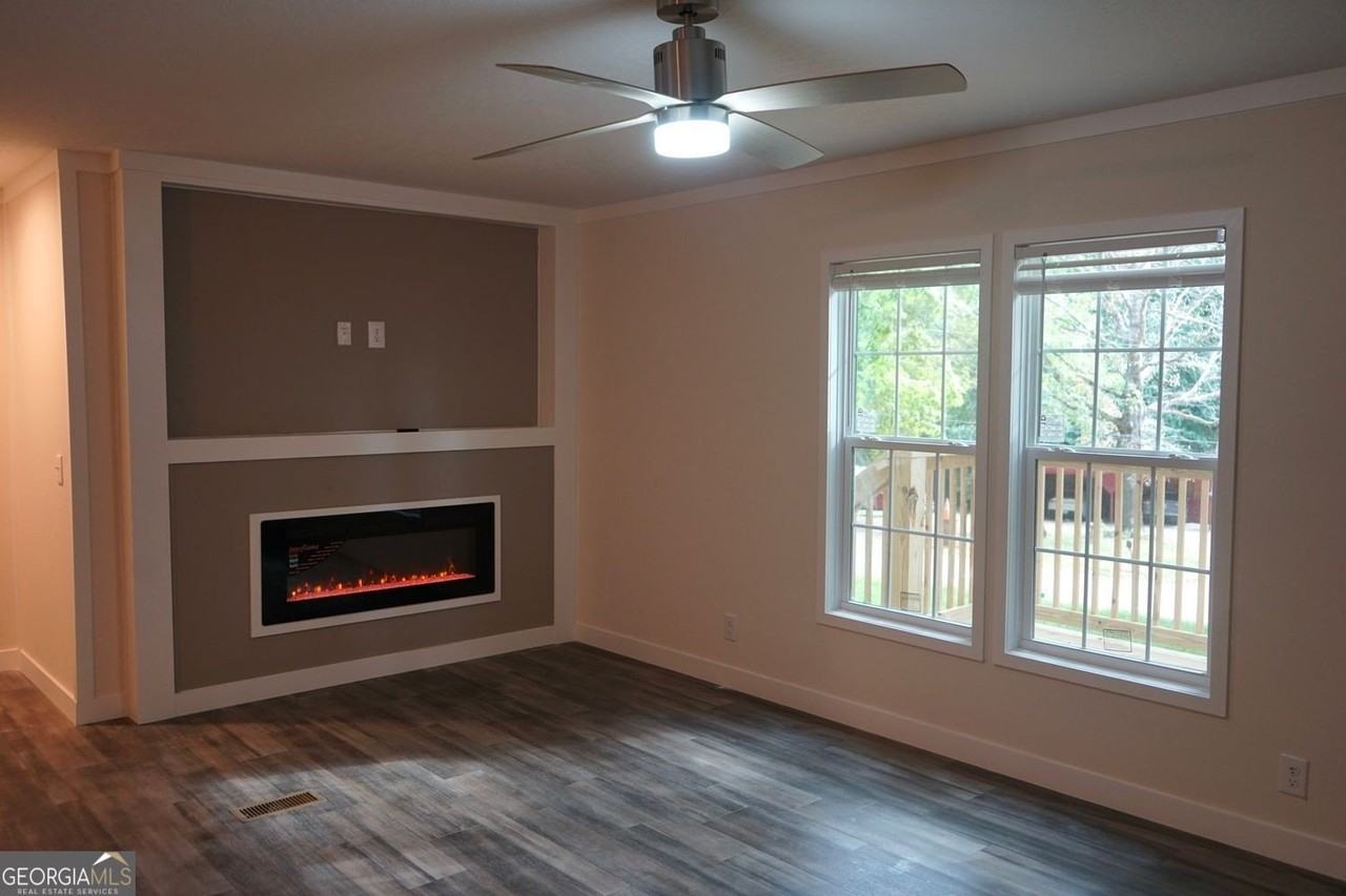 210 Woodland St - Photo 6 of 18