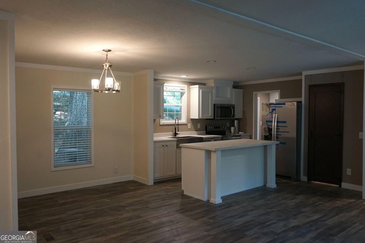 210 Woodland St - Photo 7 of 18